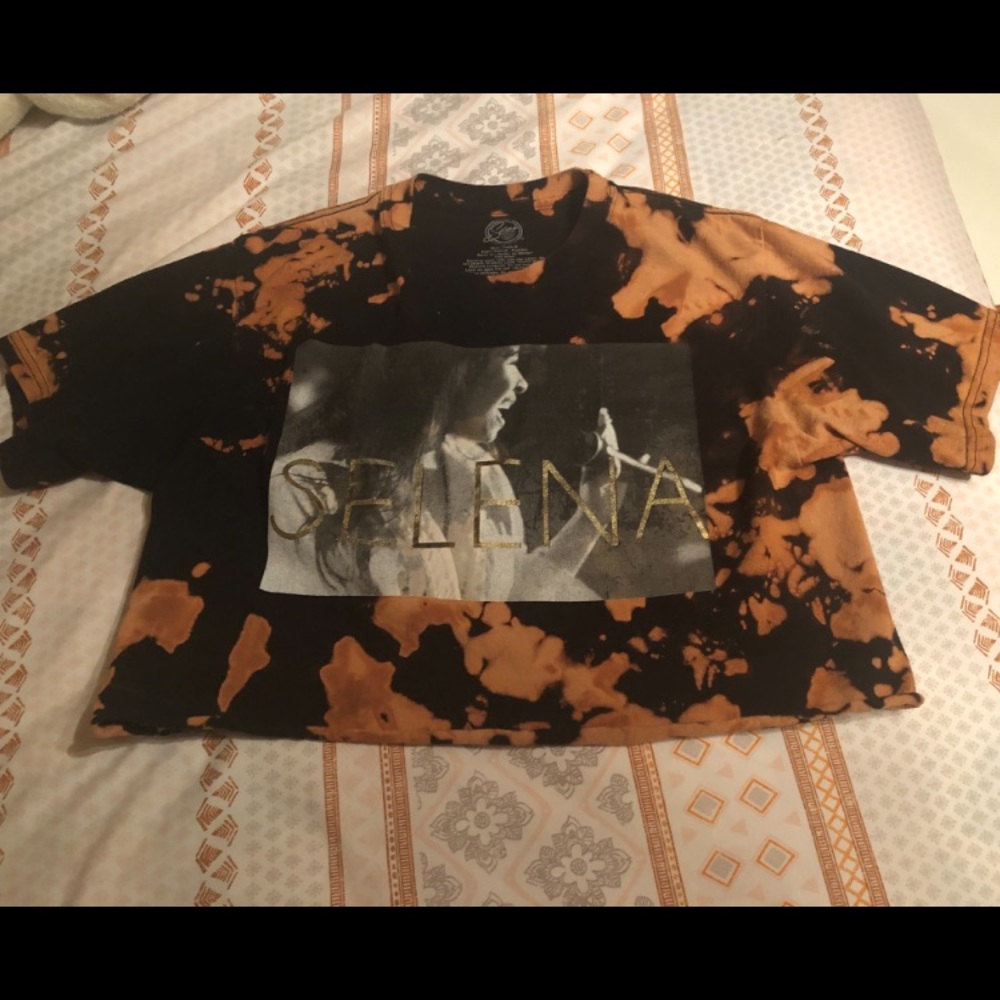 SOLD Bleached Selena crop top - Picture 2 of 2
